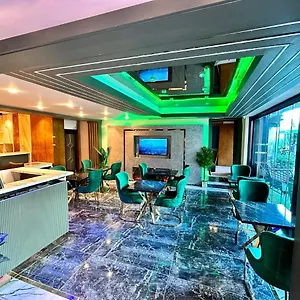 2* Hotel Crowned